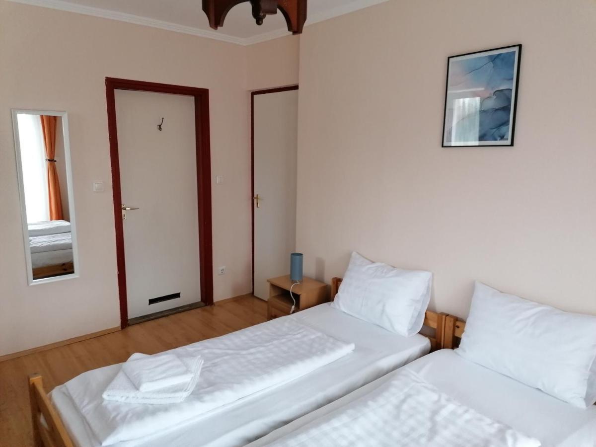 Hullam Panzio Bed & Breakfast Hajduszoboszlo Bagian luar foto